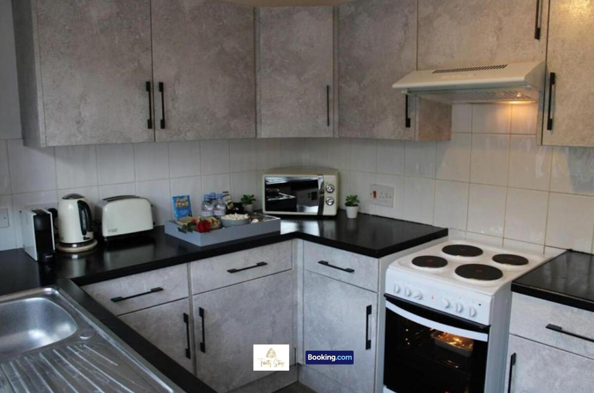 4 Bedroom House With Parking Near City Centre By Trinity Stays Short Lets & Serviced Accommodation Cambridge Exterior photo